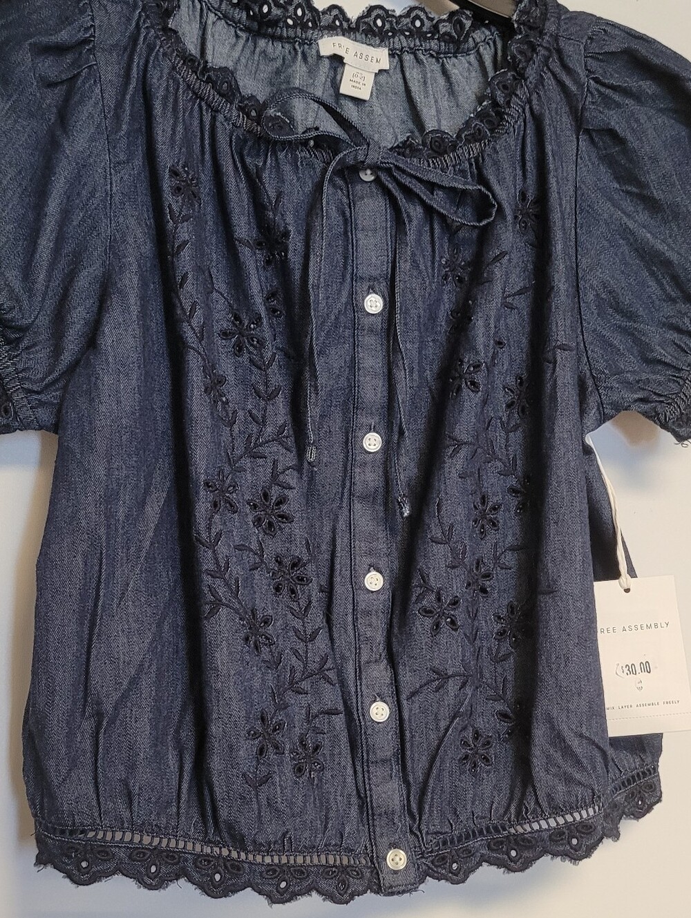 NWT Free Assembly Women's Dark Blue Embroidered Cropped Cotton Top XS - Picture 4 of 11